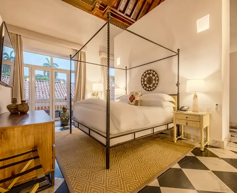 room-grand-suite-home-01